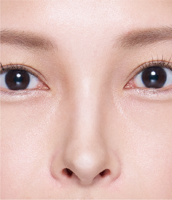 メリハリのある立体的な鼻筋に